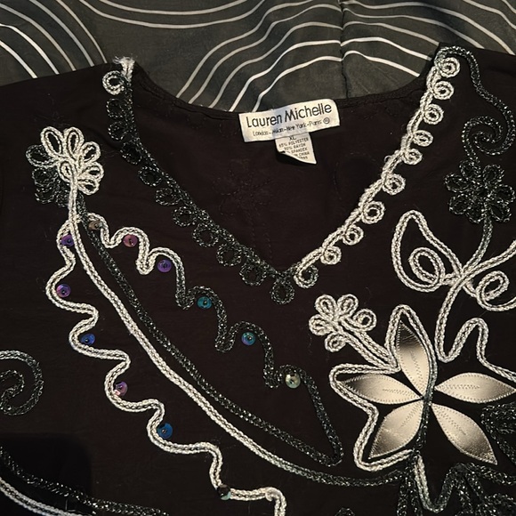 Black Blouse with design - Picture 2 of 4